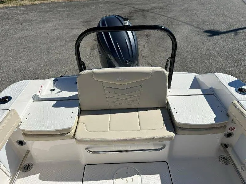 Slide: The Image of Robalo R207 Dual Console 2026 - 32