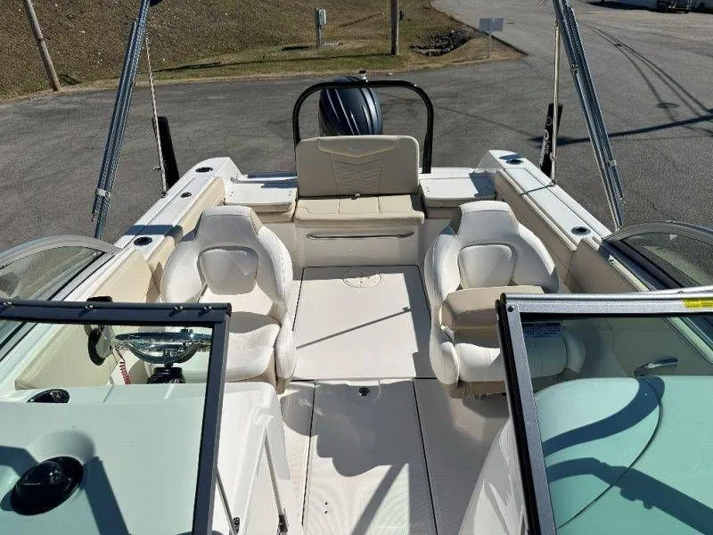 Slide: The Image of Robalo R207 Dual Console 2026 - 33