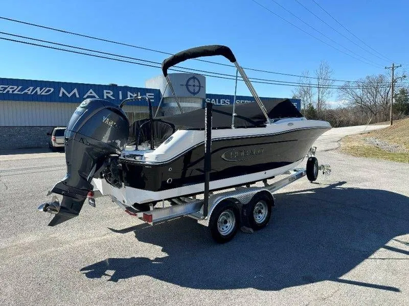 Slide: The Image of Robalo R207 Dual Console 2026 - 35