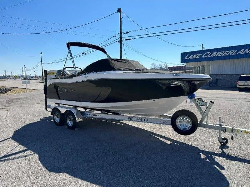 Slide: The Image of Robalo R207 Dual Console 2026 - 36