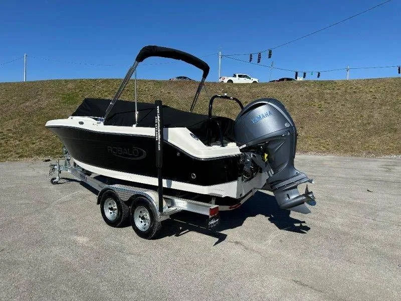 Slide: The Image of Robalo R207 Dual Console 2026 - 39