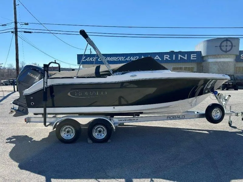 Slide: The Image of Robalo R207 Dual Console 2026 - 44