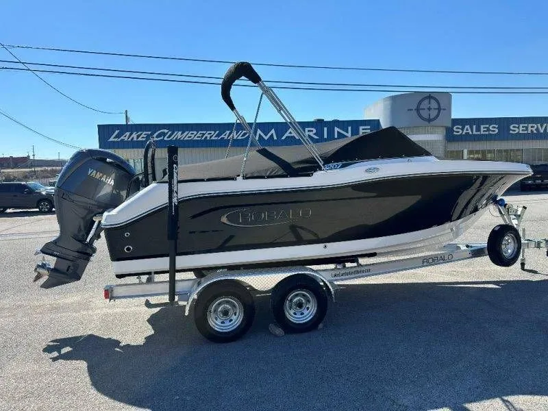 Slide: The Image of Robalo R207 Dual Console 2026 - 45