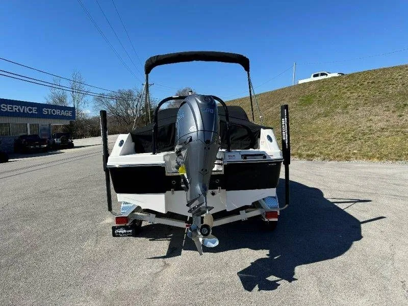 Slide: The Image of Robalo R207 Dual Console 2026 - 52