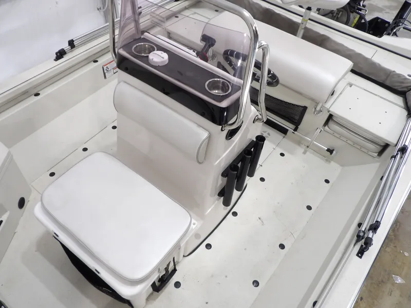 Slide: The Image of Ranger RB200 2023 - 18