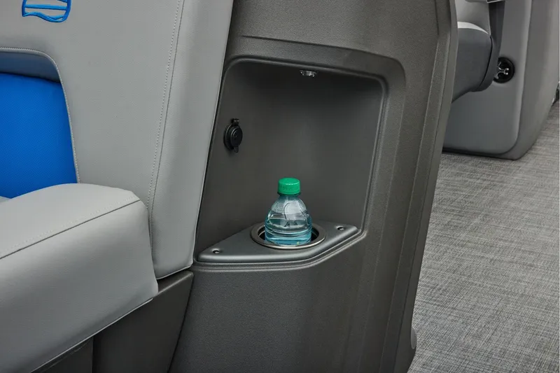 Slide: The Image of Sun Tracker Party Barge 24 XP3 2026 - 29