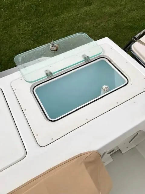 Slide: The Image of Livewell on a 2017 Parker 2520 XL Sport Cabin boat. - 20