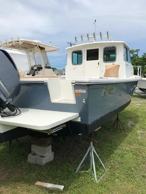 Slide: The Image of 2017 Parker 2520 XL Sport Cabin boat on stands. - 4