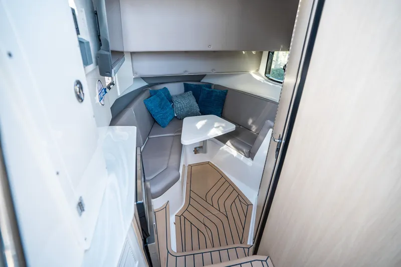 Slide: The Image of Hurricane SunDeck 3200 OB 2026 - 26