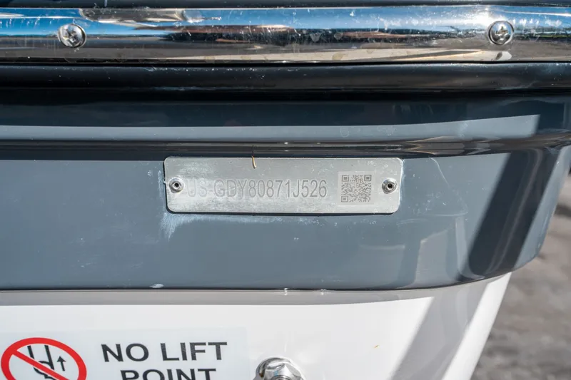 Slide: The Image of Hurricane SunDeck 3200 OB 2026 - 36