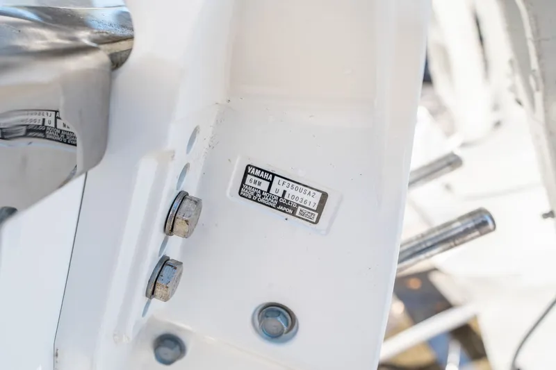 Slide: The Image of Hurricane SunDeck 3200 OB 2026 - 34