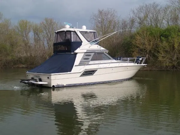 Slide: The Image of Sea Ray 460 Convertible 1987 - 1
