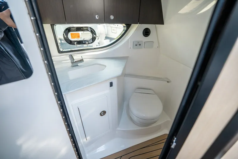 Slide: The Image of Hurricane SunDeck 3200 OB 2026 - 29