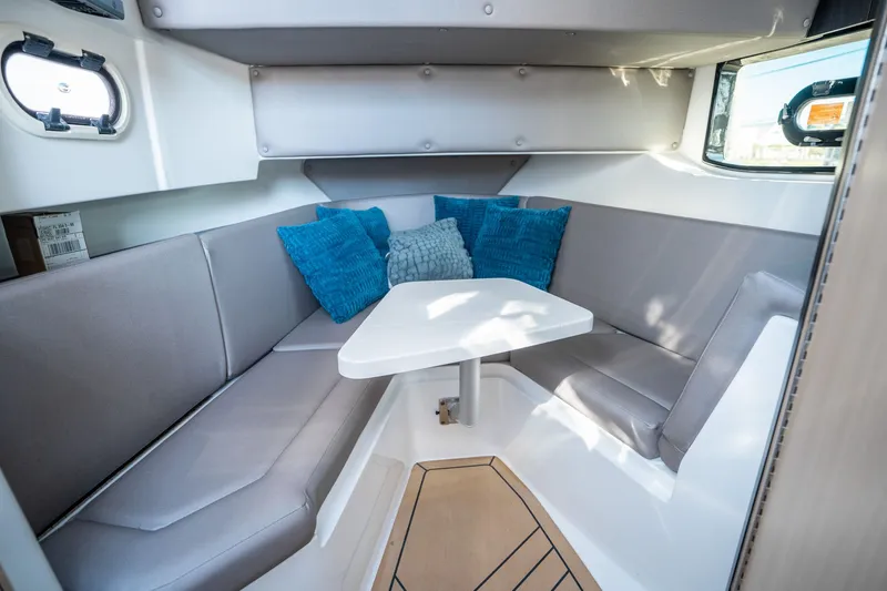 Slide: The Image of Hurricane SunDeck 3200 OB 2026 - 27