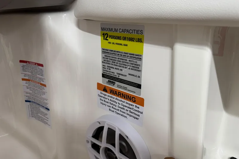 Slide: The Image of 2026 Chaparral 21 SSi boat capacity and safety warning labels. - 25
