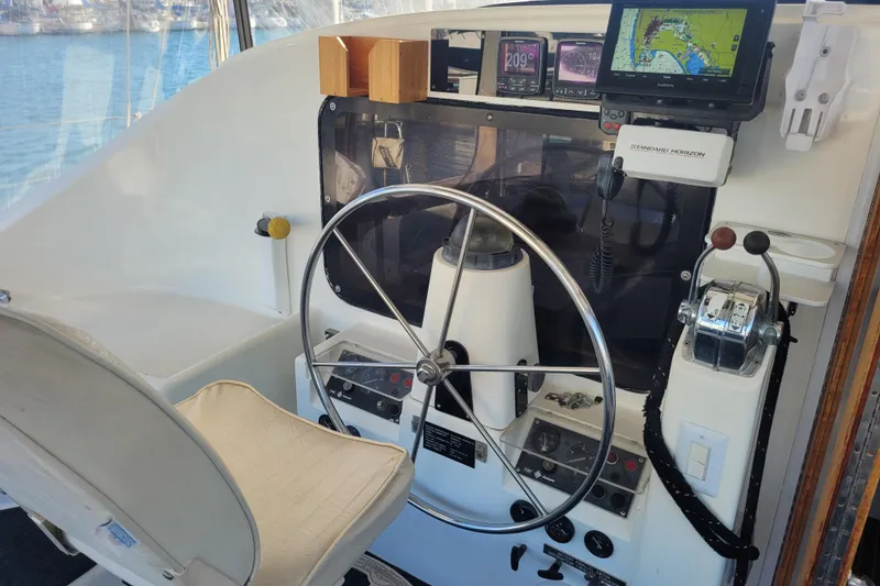 Slide: The Image of 1995 Lagoon TPI yacht helm with navigation equipment and steering wheel. - 27