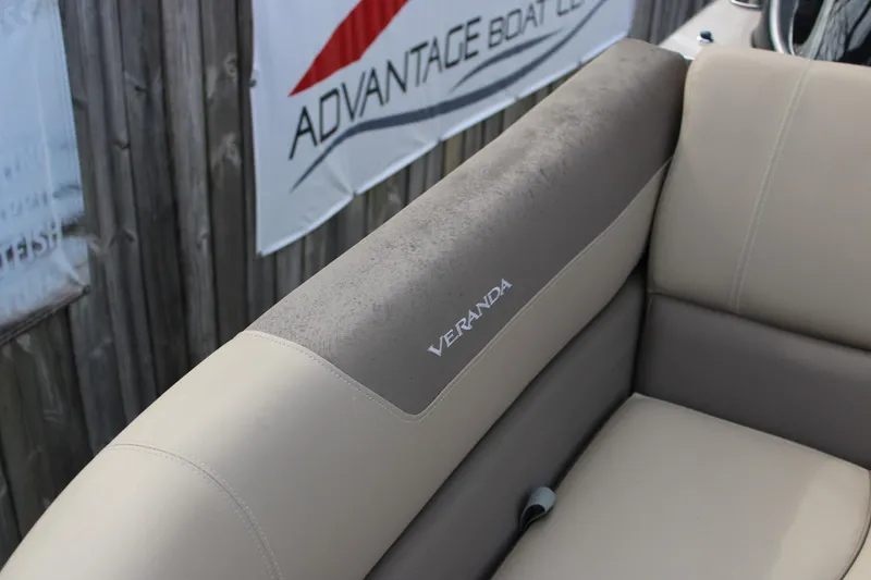 Slide: The Image of 2023 Veranda VR22RC boat seat with logo, displayed at Advantage Boat Company. - 20