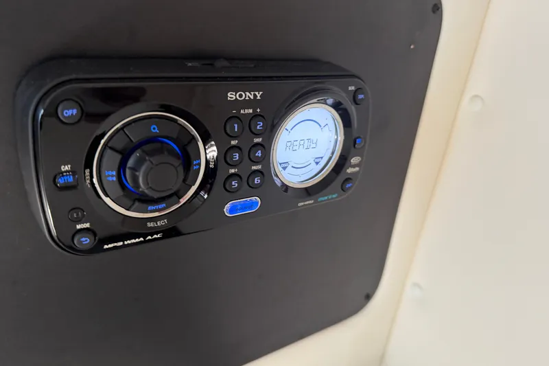 Slide: The Image of Sony audio system in a 2013 Sea Ray 300 SLX boat, displaying "Ready." - 38