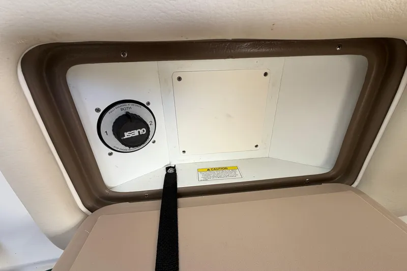 Slide: The Image of 2013 Sea Ray 300 SLX battery switch panel with caution label. - 51