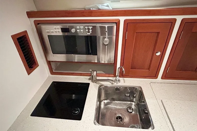 Slide: The Image of BONNE FETE, 2007 MJM 34z Hard Top Express - 19