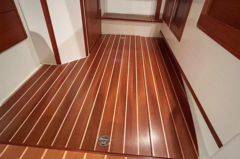 Slide: The Image of BONNE FETE, 2007 MJM 34z Hard Top Express - 22