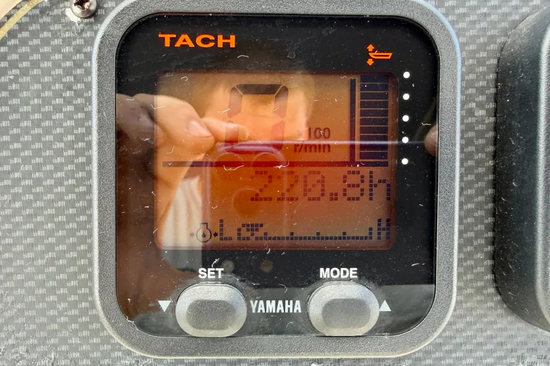 Slide: The Image of Close-up of Yamaha tachometer on 2006 GHRADY-WHITE Adventure 208 boat. - 17