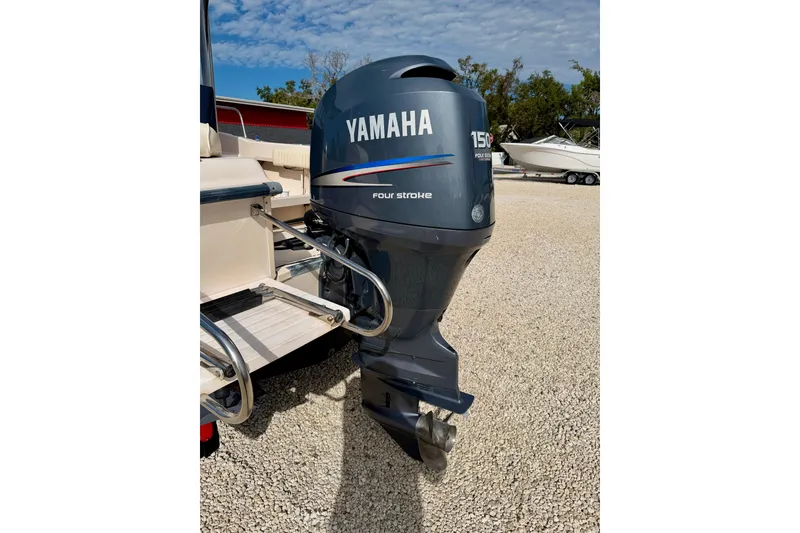 Slide: The Image of 2006 Grady-White Adventure 208 with Yamaha 150HP four-stroke outboard motor. - 42