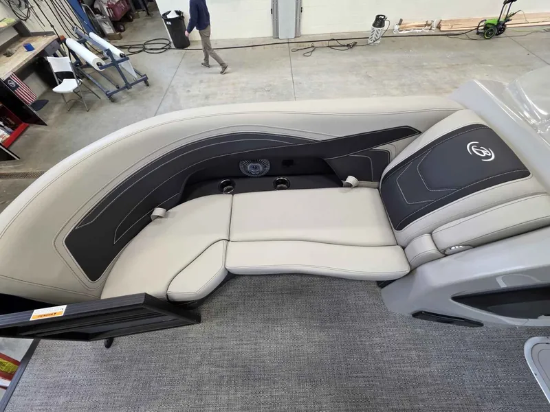 Slide: The Image of Barletta Cabrio 22QC 2026 - 10