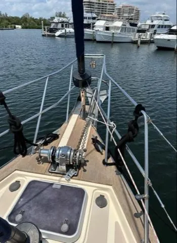 Slide: The Image of Foredeck of a 2005 Island Packet 445 yacht in harbor. - 36