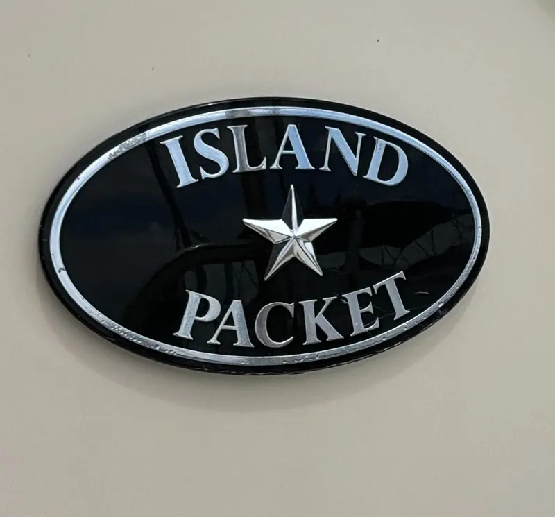 Slide: The Image of Island Packet 445 logo, 2005 model, featuring star emblem. - 45