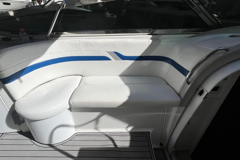 Slide: The Image of White and blue seating on a 2004 Formula 400 Super Sport Crossover boat. - 27