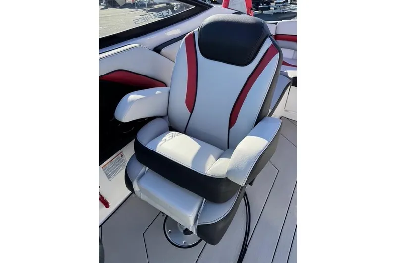 Slide: The Image of Captain's chair in 2020 Yamaha Boats 242X E-Series, featuring sleek design and comfortable seating. - 28