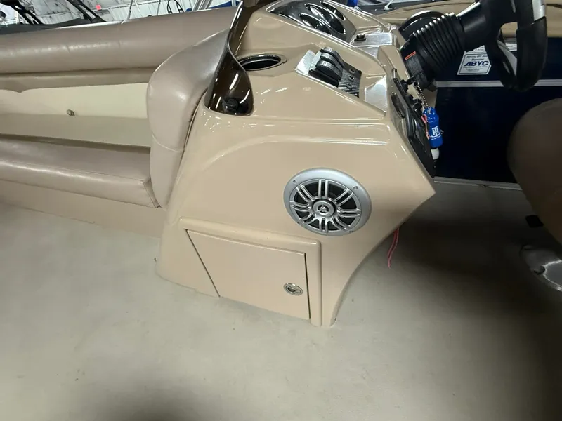 Slide: The Image of Crest 230 CREST II 2014 - 15