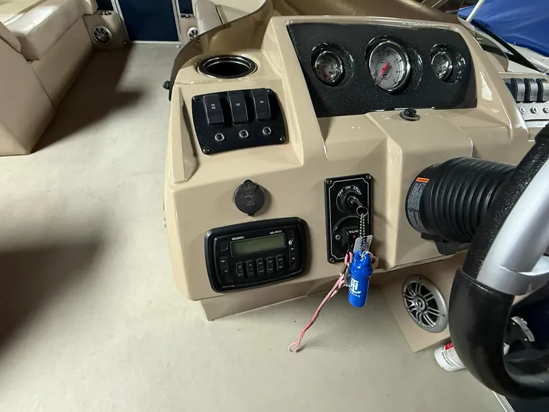 Slide: The Image of Crest 230 CREST II 2014 - 16