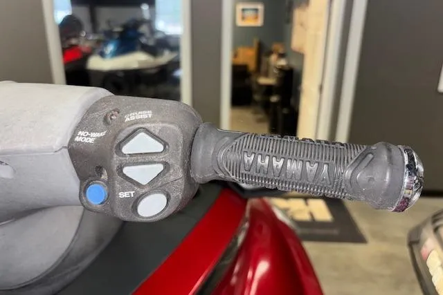 Slide: The Image of Close-up of 2009 Yamaha WaveRunner FX Cruiser SHO handlebar controls. - 11
