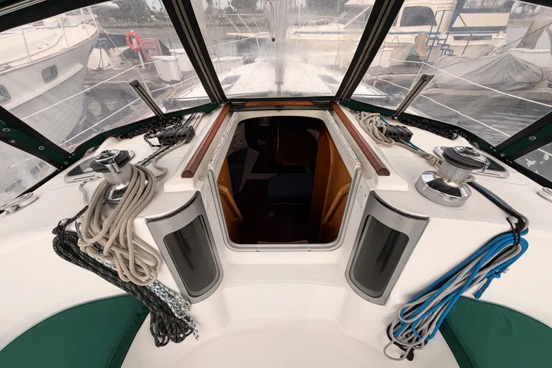Slide: The Image of 1997 Beneteau Oceanis 351 sailboat cockpit with ropes and winches, docked at marina. - 33