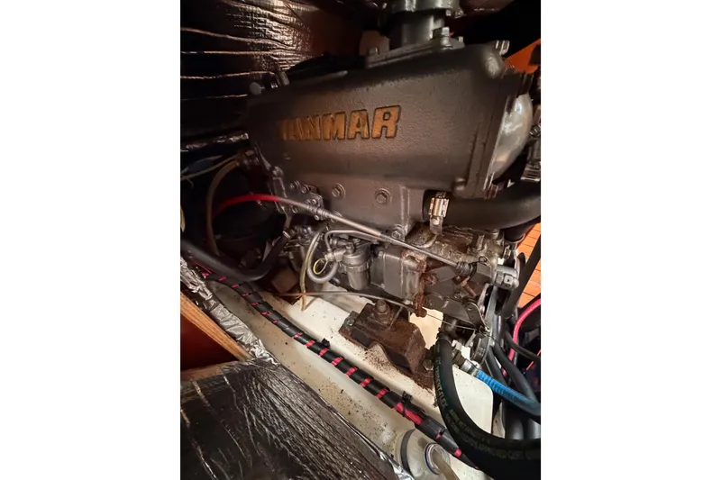 Slide: The Image of Yanmar engine in a 1997 Beneteau Oceanis 351 sailboat, detailed view. - 71