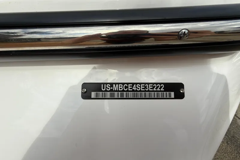 Slide: The Image of 2022 MasterCraft XT24 boat hull identification number plate. - 18