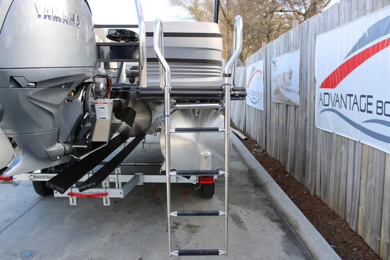 Slide: The Image of Rear view of 2026 Starcraft VX 22 R DH boat with Yamaha engine and ladder. - 6