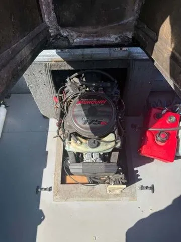 Slide: The Image of Alumaweld Stryker 20' 2004 - 19