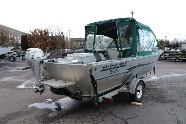 Slide: The Image of Alumaweld Stryker 20' 2004 - 24