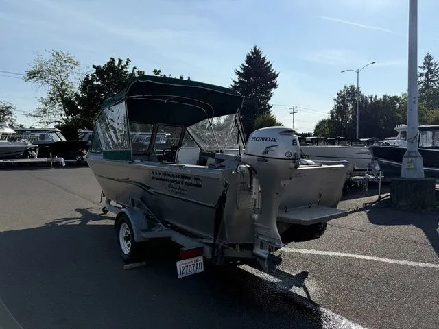 Slide: The Image of Alumaweld Stryker 20' 2004 - 4