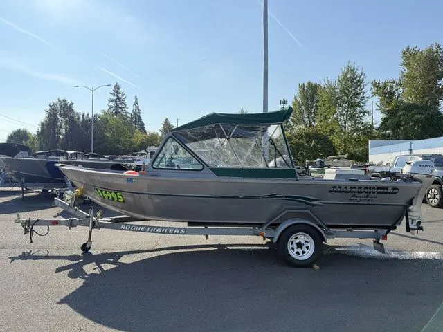 Slide: The Image of Alumaweld Stryker 20' 2004 - 5