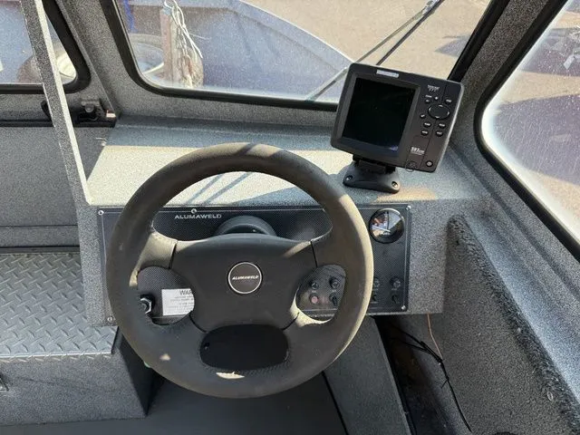 Slide: The Image of Alumaweld Stryker 20' 2004 - 7