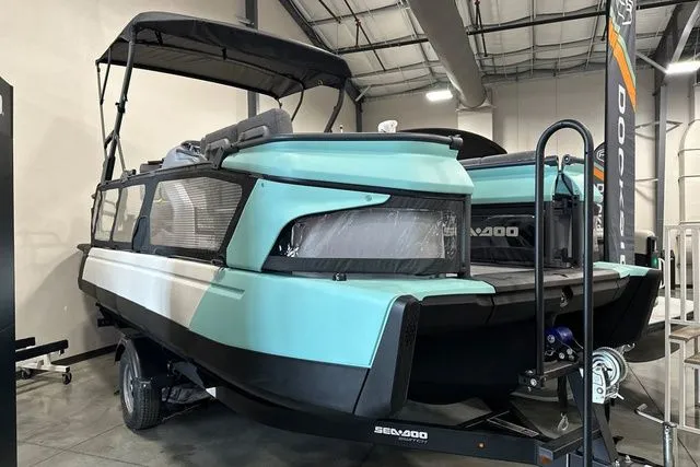 Slide: The Image of 2026 Sea-Doo KIT SWT CRUISE 21 300 GN in showroom. - 2