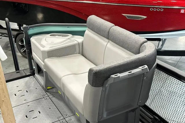 Slide: The Image of 2026 Sea-Doo KIT SWT CRUISE seat with modern design. - 31