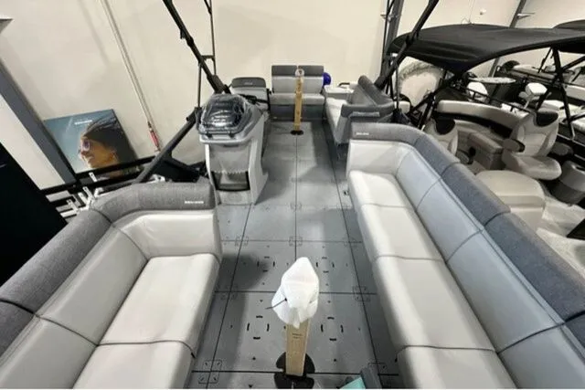 Slide: The Image of Interior of Sea-Doo KIT SWT CRUISE 21 300 GN AUD4 2026. - 44