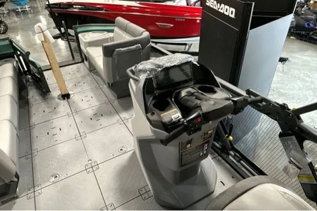 Slide: The Image of Interior of Sea-Doo KIT SWT CRUISE 21 300 GN, model year 2026. - 49