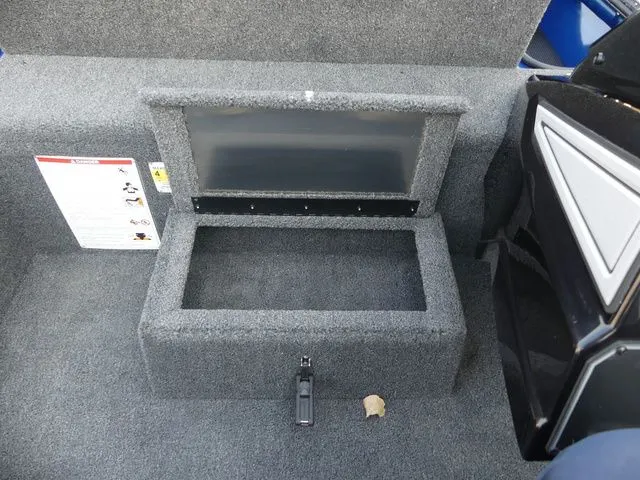 Slide: The Image of Lowe Stinger 175C 2026 - 16