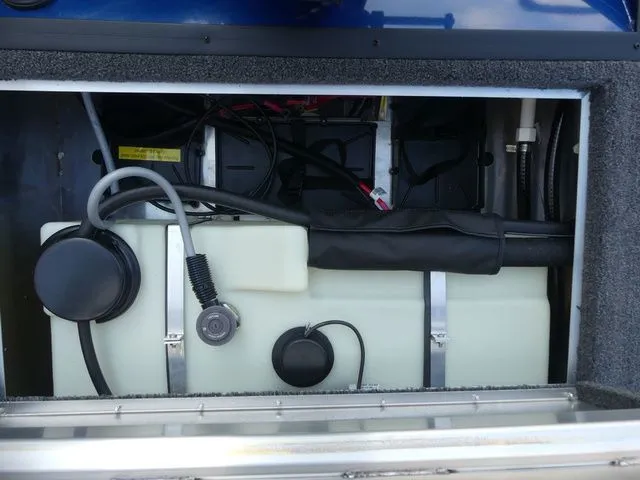 Slide: The Image of Lowe Stinger 175C 2026 - 20